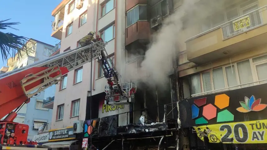İzmir’de kundaklama iddiası: 6 daire ve 1 iş yeri yandı haberinin görseli