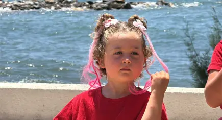 Lösemiyi yenen 5 yaşındaki Erva, tatil köyünde moral kazandı