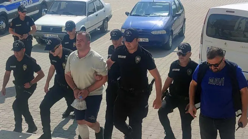  Ödemiş'i yasa boğan cinayet: Bıçaklanan Oğuzhan Gencer son yolculuğuna uğurlandı haberinin görseli