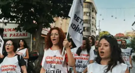 Özel sektör öğretmenlerinden forum tiyatrosuyla hak mücadelesi