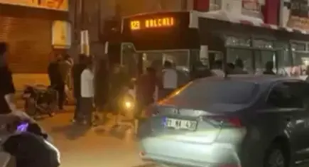  Adana'da Büyükşehir Belediyesi otobüs şoförüne 10 kişilik grubun saldırısı
