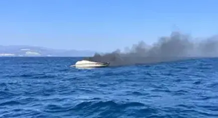 Didim açıklarında tekne yangını:2 kişi denizden kurtarıldı