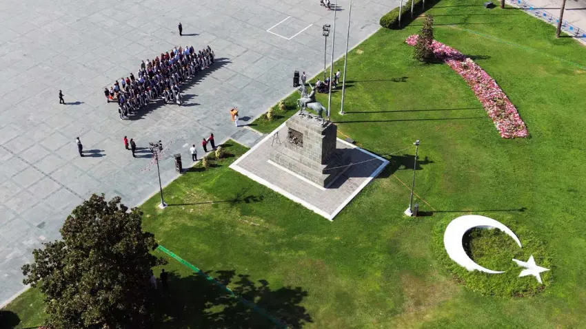 Dokuz Eylül Üniversitesi 44 yaşında! haberinin görseli