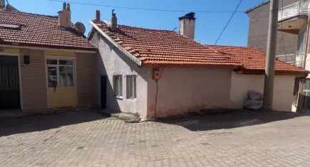 Isparta'da komşu dehşeti: Gürültü tartışmasında anne öldü, kızı ağır yaralandı!
