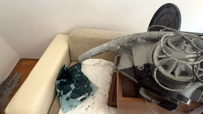 Kontrolden çıkan beton mikseri hortumu yan binayı deldi: Daire betonla doldu haberinin görseli