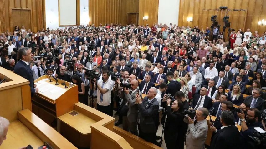 Özgür Özel yeni parti kuruyor! İşte geçmesi beklenen vekillerin tam listesi haberinin görseli