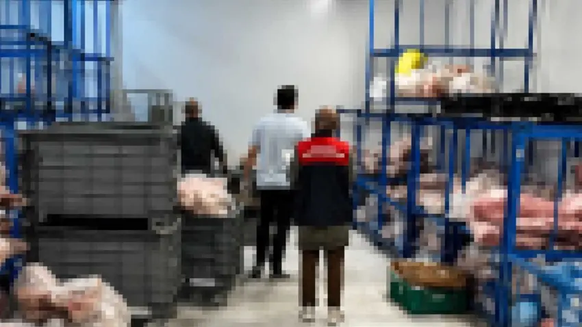 Uygunsuz koşullarda muhafaza edilen tonlarca kırmızı ete el konuldu haberinin görseli
