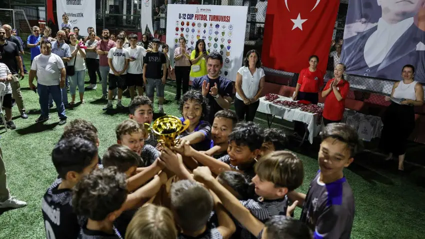 Bayraklı U-12 Cup’ta Şampiyon Bornovagücü oldu haberinin görseli