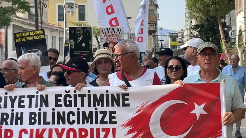 CHP İzmir kadın kollarından "Cumhuriyet İçin Yürüyüş"e tam destek haberinin görseli