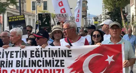 CHP İzmir kadın kollarından "Cumhuriyet İçin Yürüyüş"e tam destek
