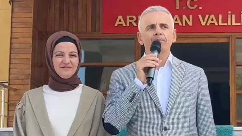 Görevden alınan Vali Mehmet Fatih Çiçekli, Ardahan’dan törenle uğurlandı haberinin görseli