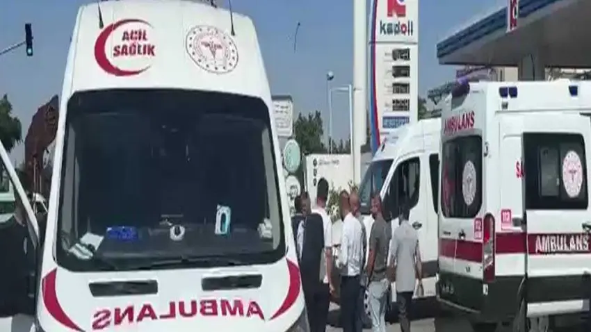 İşçi servis minibüsü, kamyona arkadan çarptı: 11 yaralı haberinin görseli