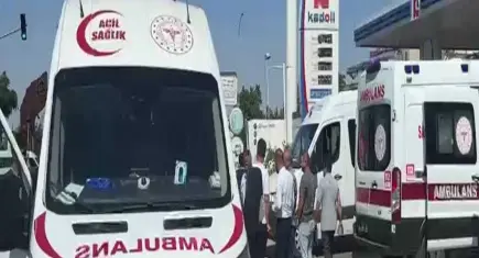 İşçi servis minibüsü, kamyona arkadan çarptı: 11 yaralı