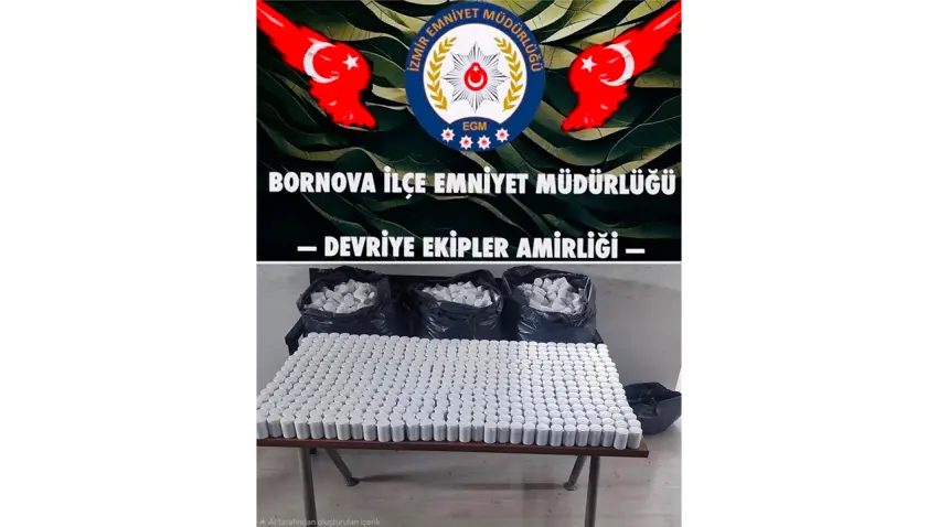 İzmir haber: Polisin ‘dur’ ihtarına uymadı! Aracından 118 bin 320 sentetik hap çıktı haberinin görseli