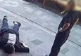 Kalbi duran gence yardım etmek yerine parasını çaldı