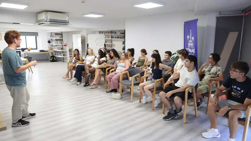 Konak’ın Gençlik Merkezleri uluslararası gençlerden beğeni topladı haberinin görseli
