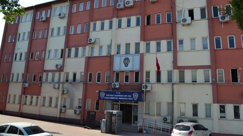 Manisa’da kadın cinayeti: Uzaklaştırma kararına sinirlenip eşini katletti!  haberinin görseli
