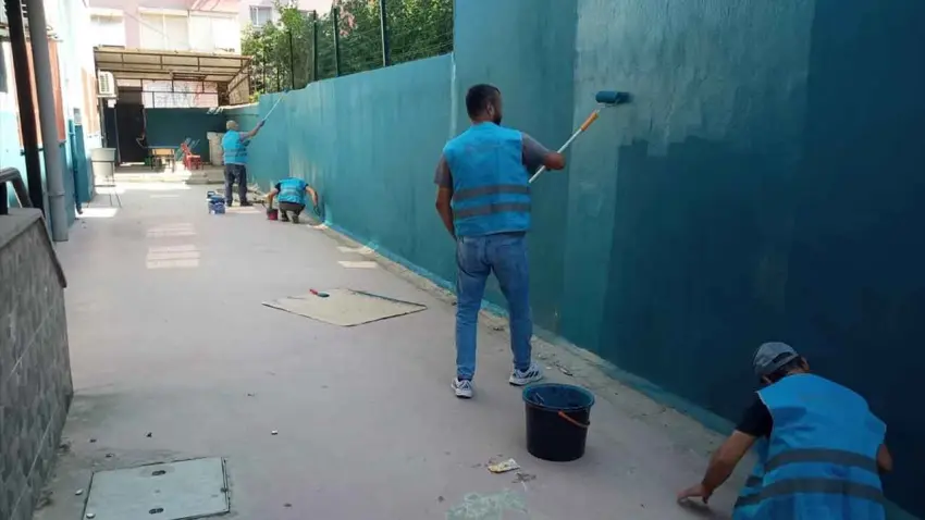 Ödemiş'te hükümlü ve yükümlüler okulları yeni döneme hazırlıyor haberinin görseli