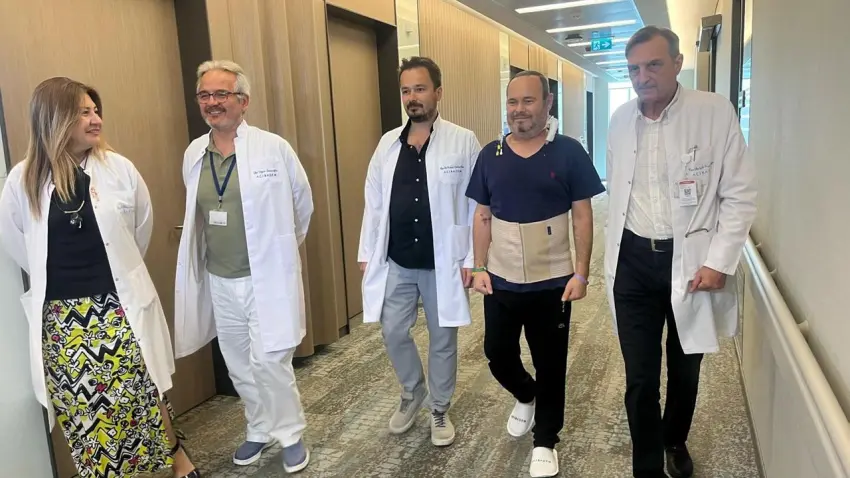 İzmir'de nadir uygulanan çifte böbrek nakliyle yeniden sağlığına kavuştu haberinin görseli