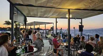 İzmir Marina’da yaz konserleri başladı