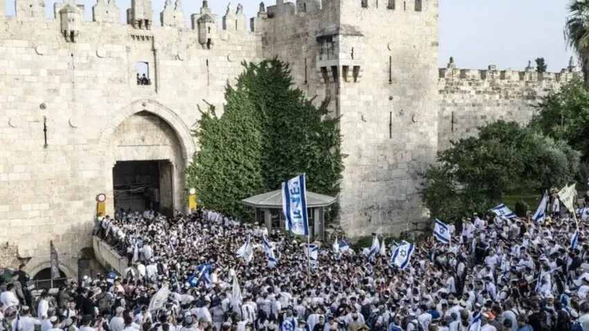 Mescid-i Aksa'ya 1300'den fazla İsrailli baskın düzenledi haberinin görseli