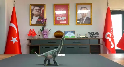 Nalbantoğlu’ndan dinozor göndermesine cevap: Asıl fosilleşen düşünce dünyanızdır