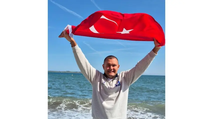 Otizimli sporcu Tuna 12 derece suda kulaç atacak haberinin görseli