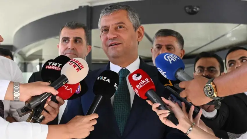 Özel'den yeni parti mesaisi haberinin görseli