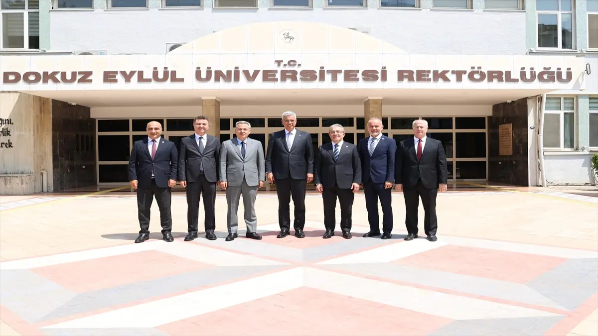 Sağlık Bakanı Memişoğlu, İzmir Biyotıp ve Genom Merkezi ziyaretinde konuştu görseli