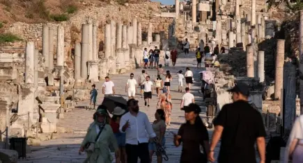Yerli turistin ilk tercihi aile ziyareti oldu: 3 ayda 102,3 milyar liralık seyahat harcaması