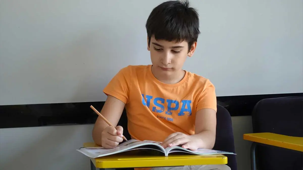 12 yaşındaki Metehan Japonya'daki matematik yarışmasından bronz madalyayla döndü görseli