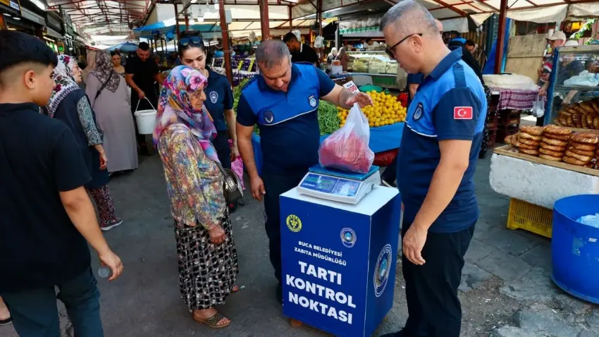 Buca’da pazarlarda gramaj şüphesine son haberinin görseli