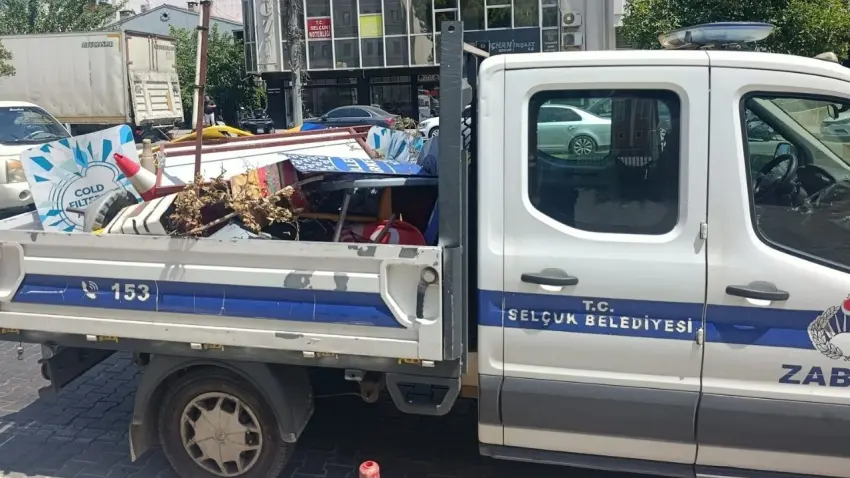 Efes Selçuk’ta kaldırım işgaline zabıta engeli haberinin görseli