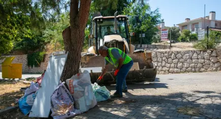 Güzelbahçe’nin tüm mahallelerinde kapsamlı temizlik seferberliği