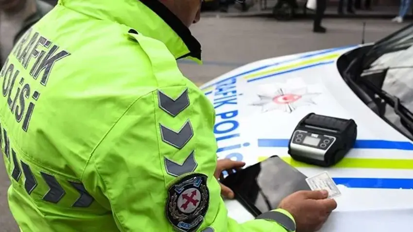 İzmir'de motosikletliye çarpıp kaçan sürücüye 180 bin lira ceza haberinin görseli