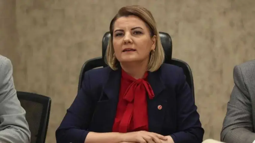İzmit Belediye Başkanı Fatma Kaplan Hürriyet, görevden uzaklaştırıldı