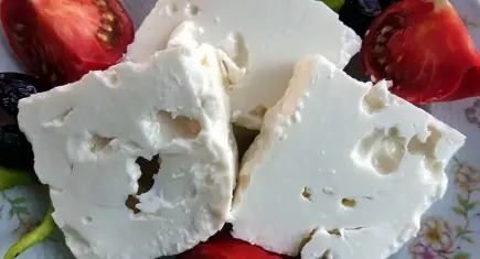Kanser hastası vatandaşın ihbarı ortaya çıkardı: Zincir marketlerde satılan peynirde listeria alarmı