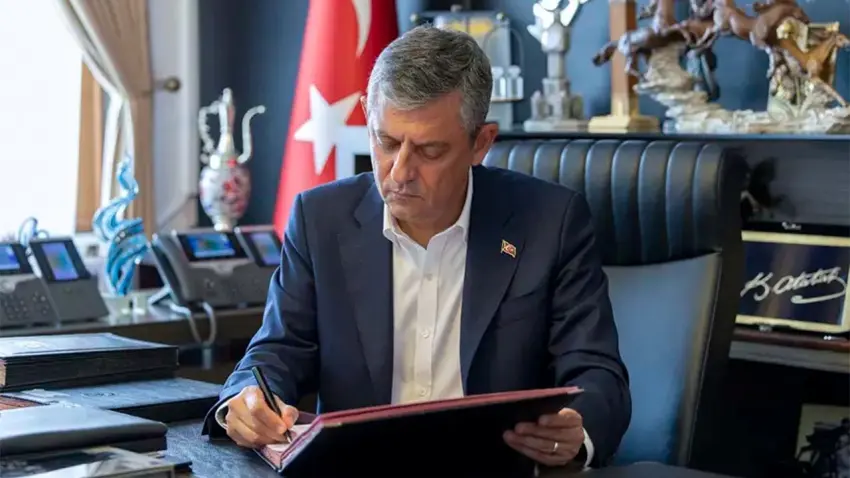 Özgür Özel ve 91 milletvekili CHP'den ayrıldı: Yeni Parti için kuruluş süreci başladı haberinin görseli