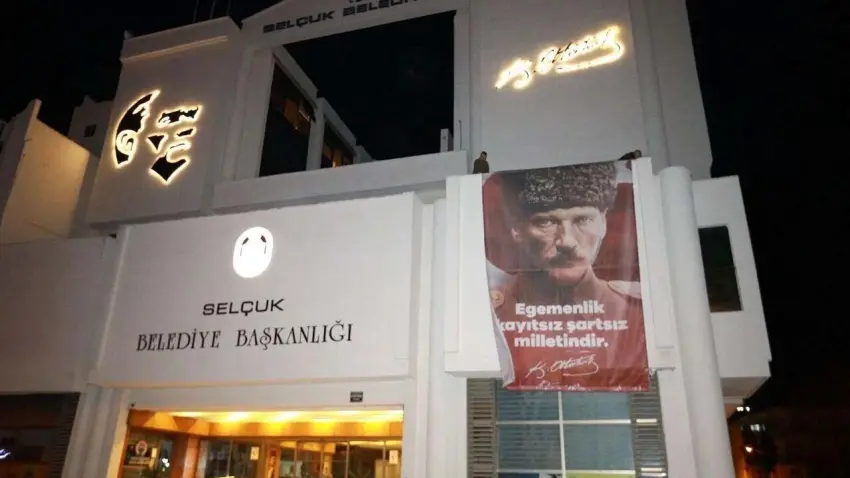 Selçuk Belediyesi’nde toplu istifa: Başkanı Sengel ve meclis üyeleri CHP'den istifa etti haberinin görseli