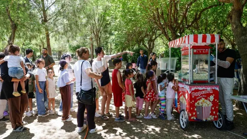İzmir Büyükşehir’den mahallelere yaz neşesi haberinin görseli