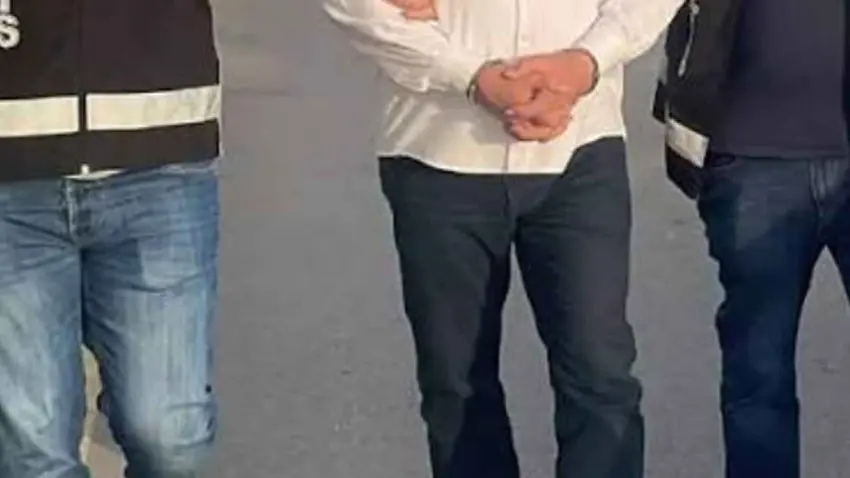 İzmir'de kendisini polis olarak tanıtan adam yakalandı haberinin görseli