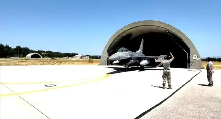 Karadeniz semalarına çelik imza: F-16'lardan eğitim uçuşu