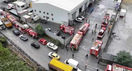 Kemerburgaz'daki kimya fabrikasında panik: İşçiler tahliye edildi