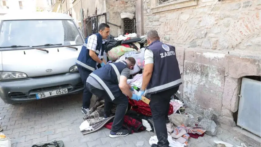 Konak’ta seyyar satıcılara zabıta denetimi haberinin görseli