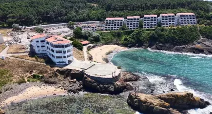Riva’da talan edilen atıl otel yıkılıyor: Milli Takım’ın eski kamp alanı gençlik kampı olacak!