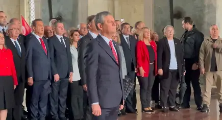 YENİ Parti'nin ilk ziyareti Anıtkabir'e: Özgür Özel'den 'yeni yürüyüş' mesajı
