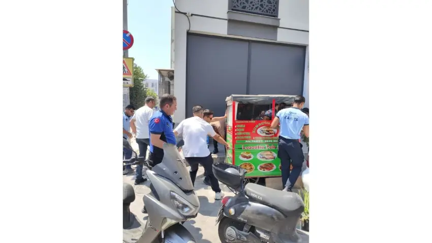 Bayraklı'da seyyar satışa sıkı denetim haberinin görseli