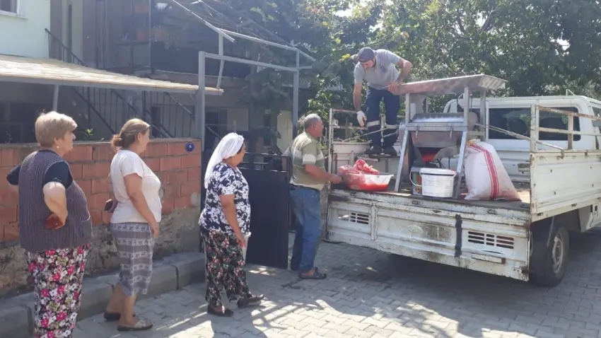 Efes Selçuk'ta salça mesaisi başlıyor haberinin görseli