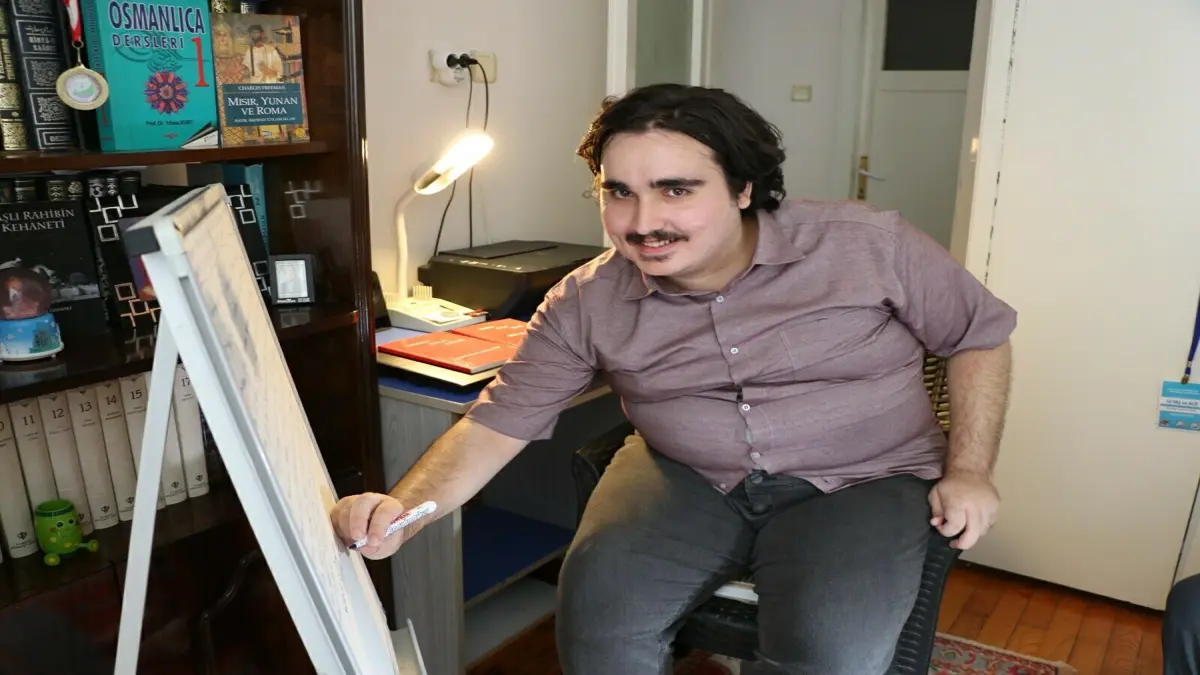Otizm tanısıyla başlayan mücadele üniversite başarısıyla taçlandı görseli