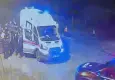 Yürüyüş yapan kadına minibüs çarptı, sürücü kaçarken üzerinden geçti